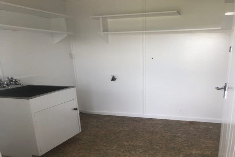 Photo of property in 9 Kotuku Street, Te Atatu Peninsula, Auckland, 0610