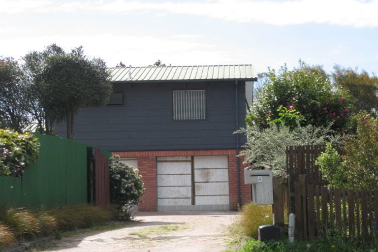 Photo of property in 4 Simon Place, Woodend, 7610