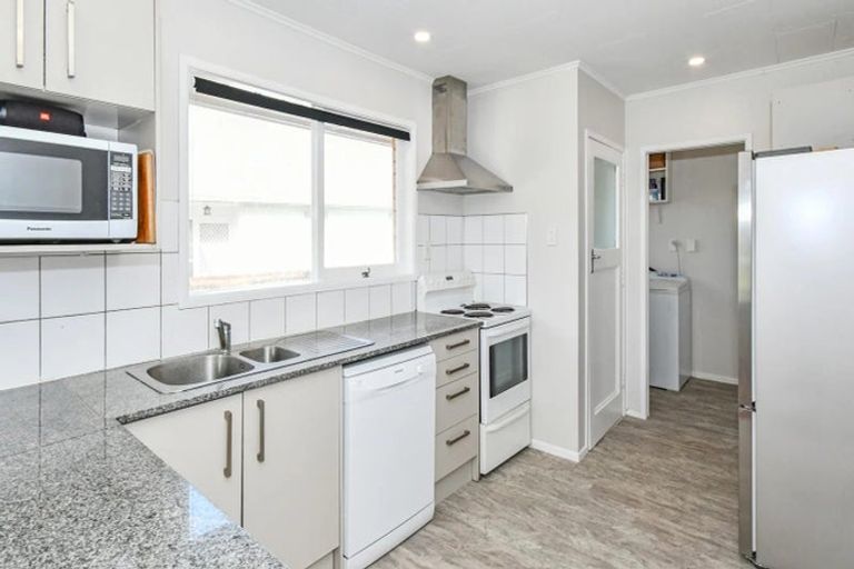 Photo of property in 31 Gossamer Drive, Pakuranga Heights, Auckland, 2010