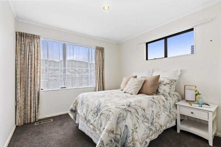 Photo of property in 2 Erskine Close, Island Bay, Wellington, 6023