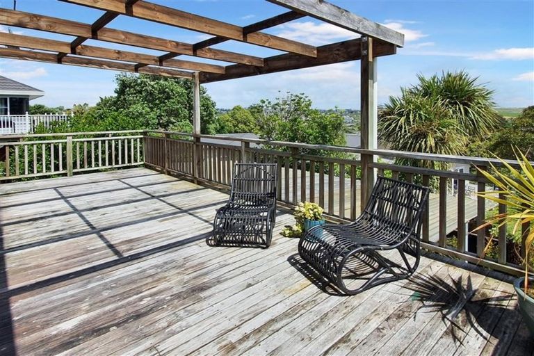 Photo of property in 2/44 Toroa Street, Torbay, Auckland, 0630