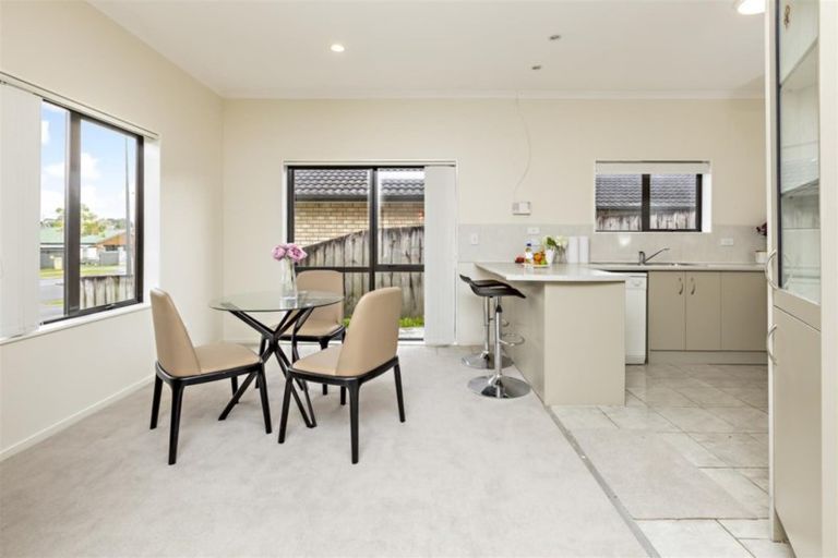 Photo of property in 2 Derryveagh Lane, Weymouth, Auckland, 2103