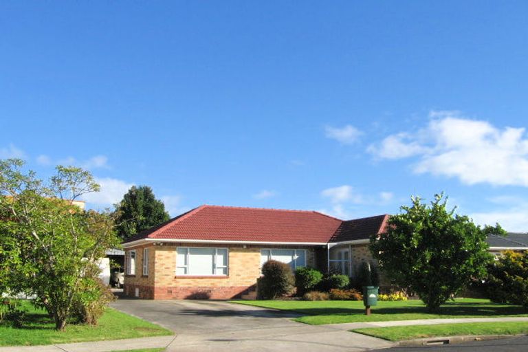 Photo of property in 12 Norfolk Place, Papatoetoe, Auckland, 2025