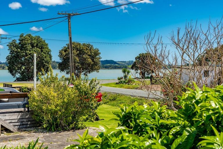 Photo of property in 6 Regent Street, Whakapirau, Maungaturoto, 0583