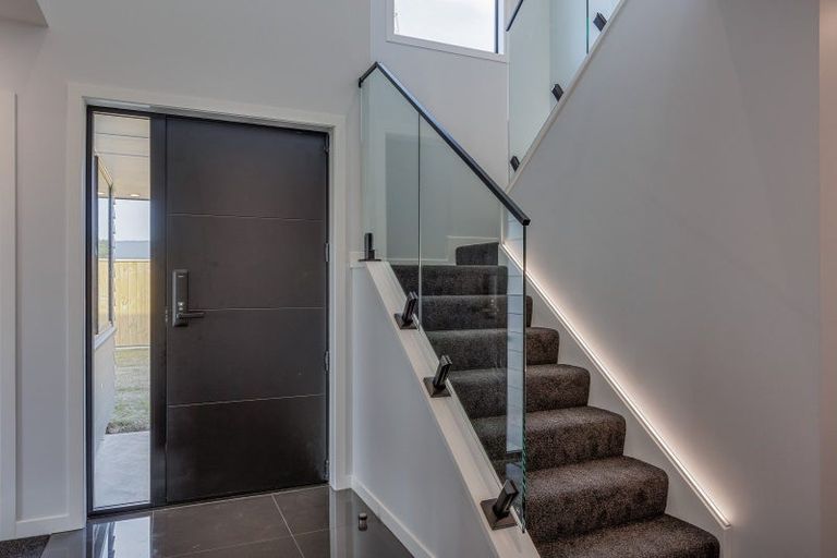 Photo of property in 19 Corsica Court, Fitzherbert, Palmerston North, 4410