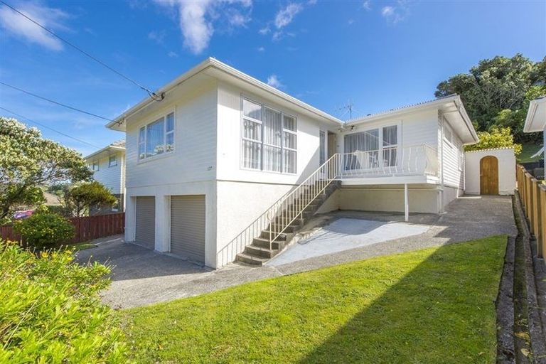 Photo of property in 127 Parkvale Road, Karori, Wellington, 6012