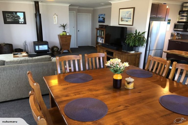 Photo of property in 3 Okiwa Terrace, Waiinu Beach, Whanganui, 4588