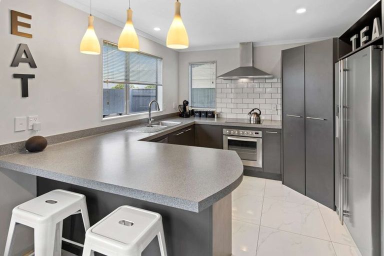 Photo of property in 28 Branigan Parade, Kelvin Grove, Palmerston North, 4414