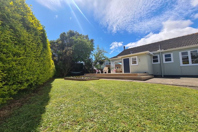 Photo of property in 3 Burke Grove, Naenae, Lower Hutt, 5011