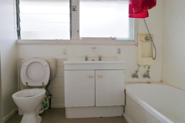 Photo of property in 59 Longburn Road, Henderson, Auckland, 0610