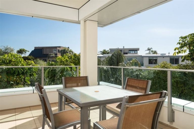 Photo of property in 136 Marine Parade, Bluff, 9814