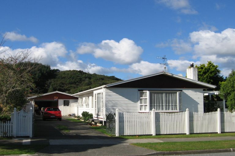 Photo of property in 10 Momona Street, Wainuiomata, Lower Hutt, 5014