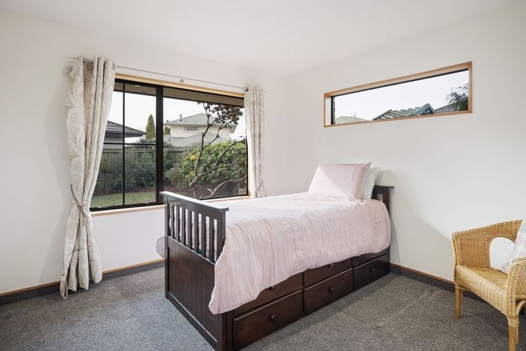 Photo of property in 14 Fieldmoor Place, Parklands, Christchurch, 8083