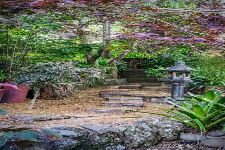 Photo of property in 32 Deane Avenue, Titirangi, Auckland, 0604