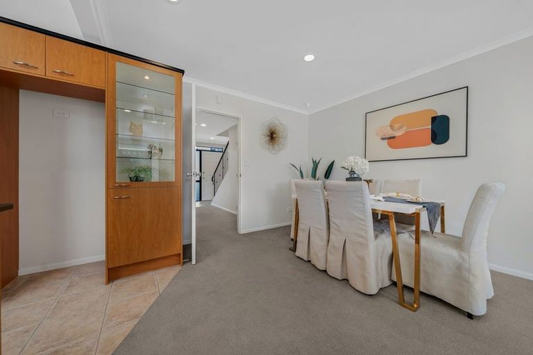 Photo of property in 2/27 Kellaway Drive, East Tamaki, Auckland, 2013