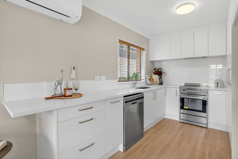 Photo of property in 61d Sabulite Road, Kelston, Auckland, 0602