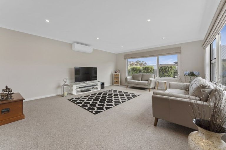 Photo of property in 9 Silicon Way, Fitzherbert, Palmerston North, 4410