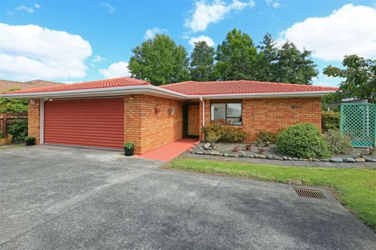 Photo of property in 2/104 Rathgar Road, Henderson, Auckland, 0610