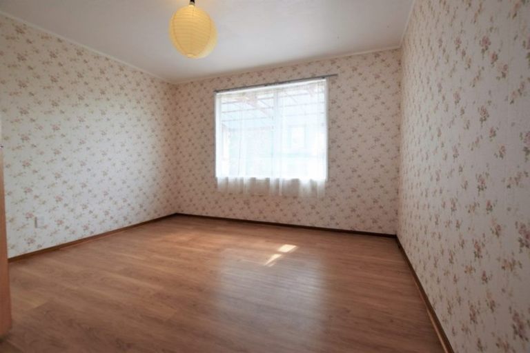 Photo of property in 38 Larissa Avenue, Henderson, Auckland, 0610