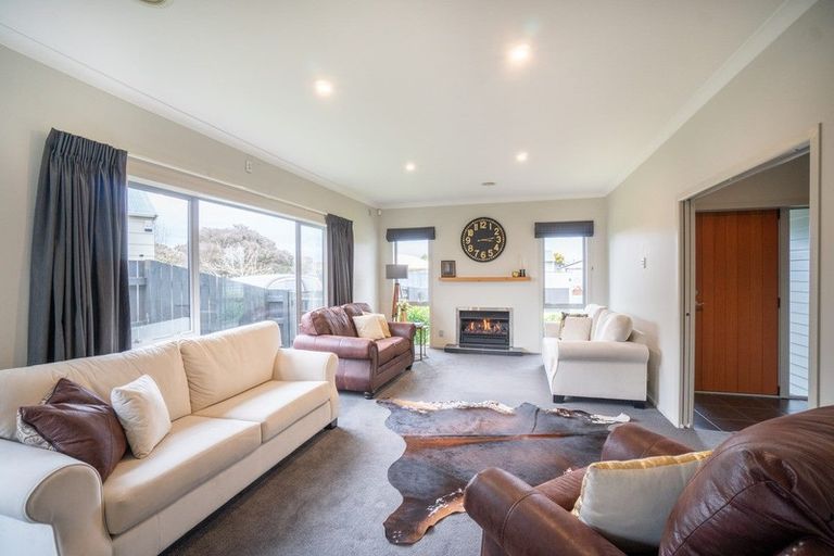 Photo of property in 3 Peppertree Glade, Kelvin Grove, Palmerston North, 4414