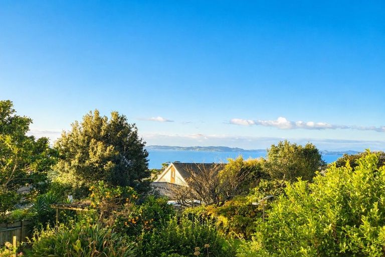 Photo of property in 2 Mellons Bay Road, Howick, Auckland, 2014