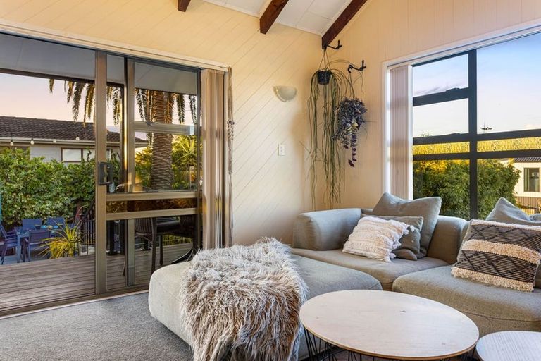 Photo of property in 24 Granville Drive, Massey, Auckland, 0614