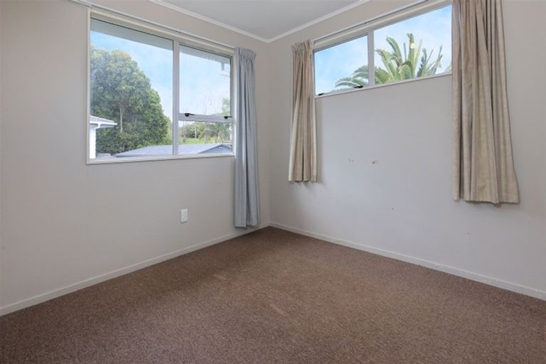 Photo of property in 54 Donovan Avenue, Massey, Auckland, 0614