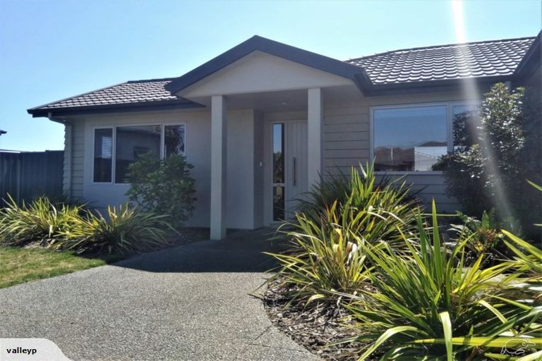 Photo of property in 19 Karoola Place, Havelock North, 4130