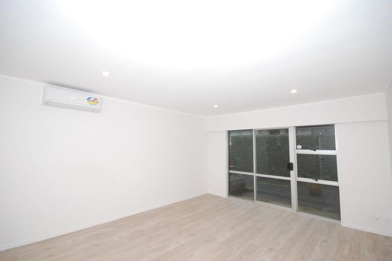 Photo of property in 2/19 Fortunes Road, Half Moon Bay, Auckland, 2012