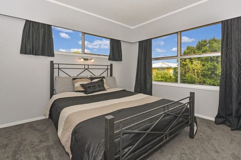 Photo of property in 2/240 Forrest Hill Road, Forrest Hill, Auckland, 0620