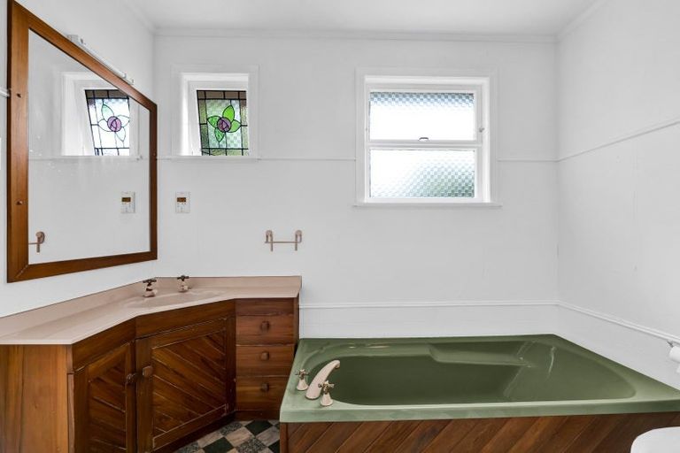 Photo of property in 116 Frankley Road, Frankleigh Park, New Plymouth, 4310