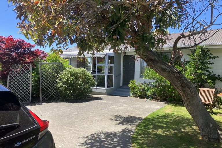 Photo of property in 1/37b Main Road, Redcliffs, Christchurch, 8081