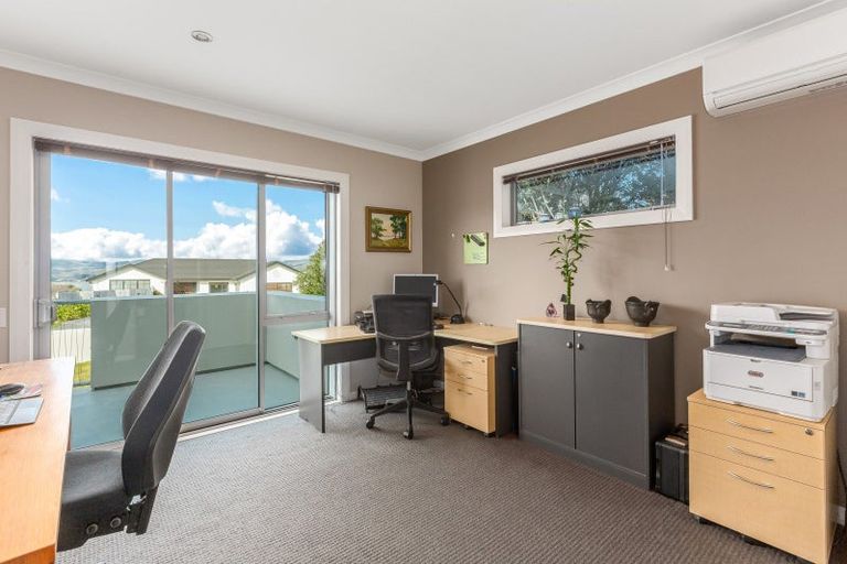 Photo of property in 3 Pendennis Point, Camborne, Porirua, 5026