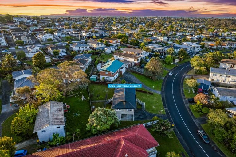 Photo of property in 1/32 Rosewarne Crescent, Glendene, Auckland, 0602