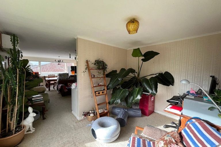 Photo of property in 8 Angell Street, Johnsonville, Wellington, 6037