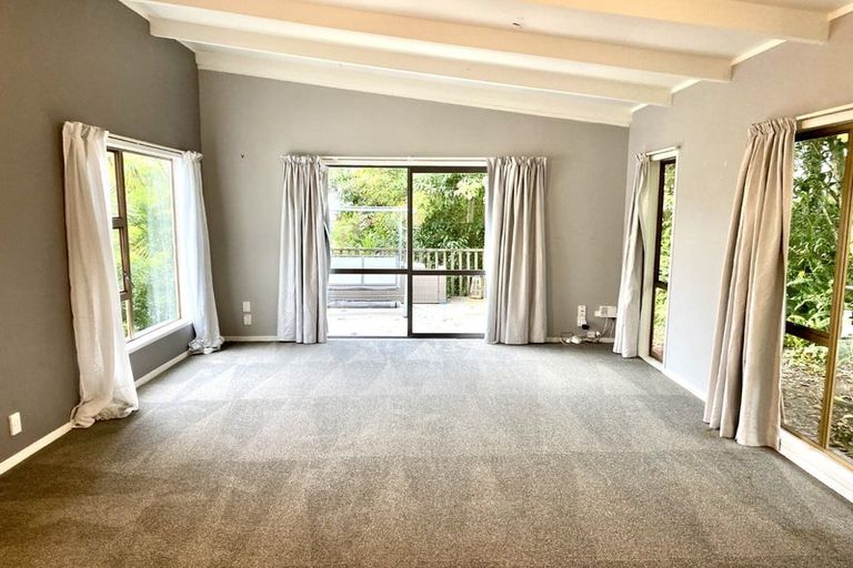 Photo of property in 31 Elliston Crescent, Stanmore Bay, Whangaparaoa, 0932