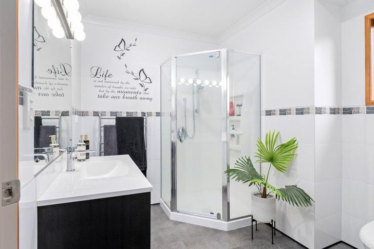 Photo of property in 14 Jaemont Court, Huntington, Hamilton, 3210