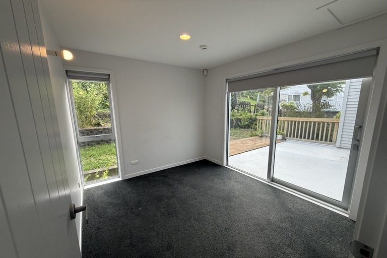 Photo of property in 18 Zita Avenue, Matakatia, Whangaparaoa, 0930