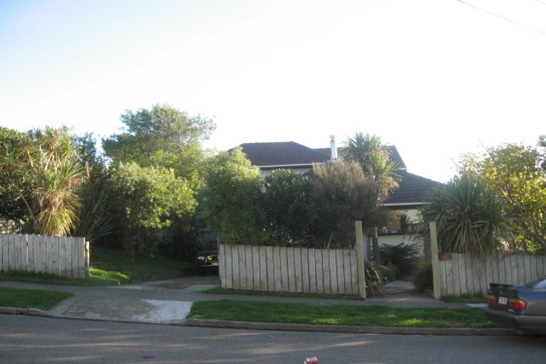 Photo of property in 22 Hereford Street, Cannons Creek, Porirua, 5024