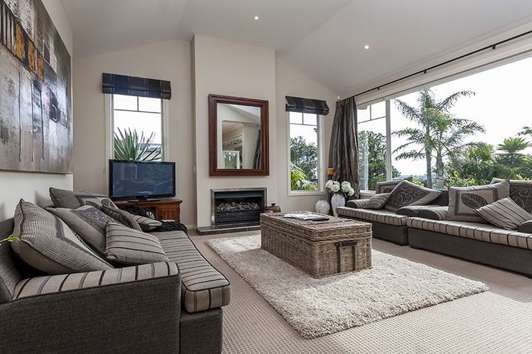 Photo of property in 14 Armstrong Farm Drive, East Tamaki Heights, Auckland, 2016