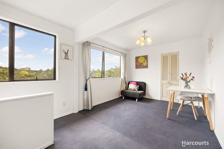 Photo of property in 2/15 Ridgewood Crescent, Birkenhead, Auckland, 0626