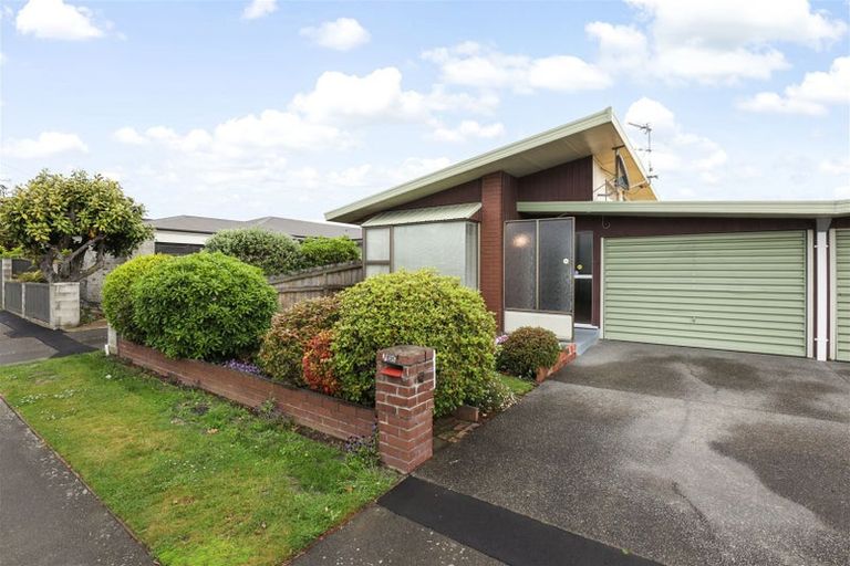 Photo of property in 2/31 Waimairi Road, Upper Riccarton, Christchurch, 8041