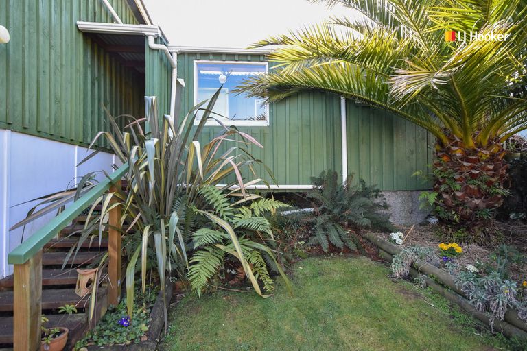 Photo of property in 8 Dickson Street, Macandrew Bay, Dunedin, 9014