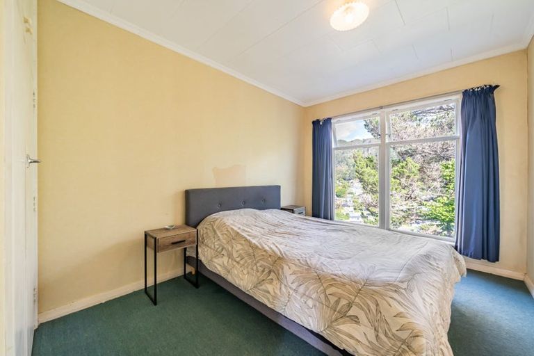 Photo of property in 26-26a Amundsen Grove, Stokes Valley, Lower Hutt, 5019