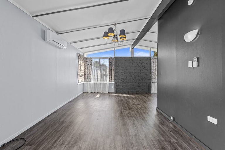 Photo of property in 115 Farquhar Road, Glendene, Auckland, 0602