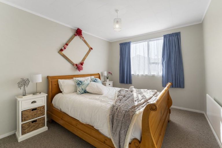 Photo of property in 8 Kaitawa Crescent, Paraparaumu, 5032