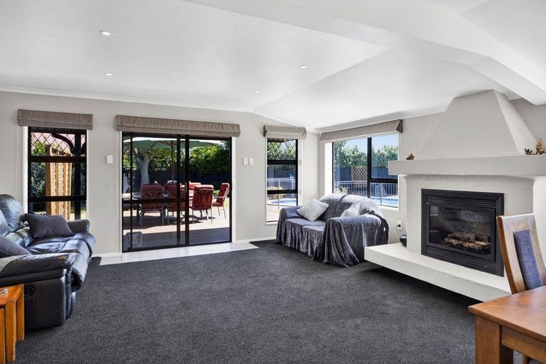 Photo of property in 9 County Drive, Hawera, 4610