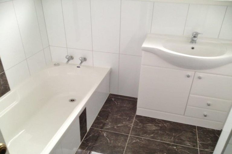 Photo of property in 71 Marendellas Drive, Bucklands Beach, Auckland, 2014