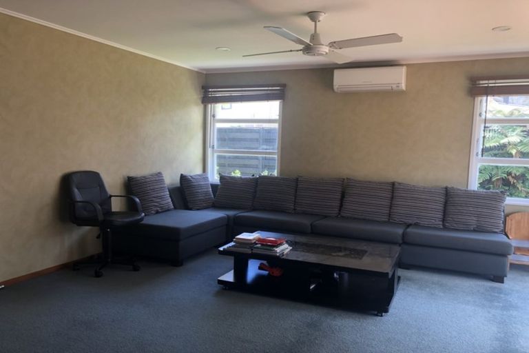 Photo of property in 8 Advene Road, Cockle Bay, Auckland, 2014