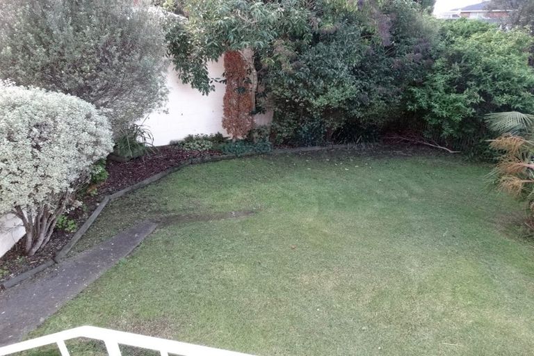 Photo of property in 28 Felgrove Street, Glendene, Auckland, 0602